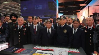 İçişleri ve Milli Savunma Bakanlarından Jandarma Standına Ziyaret